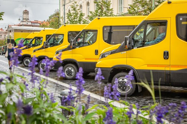 Naujas geltonas autobusas Kazlų Rūdos savivaldybėje